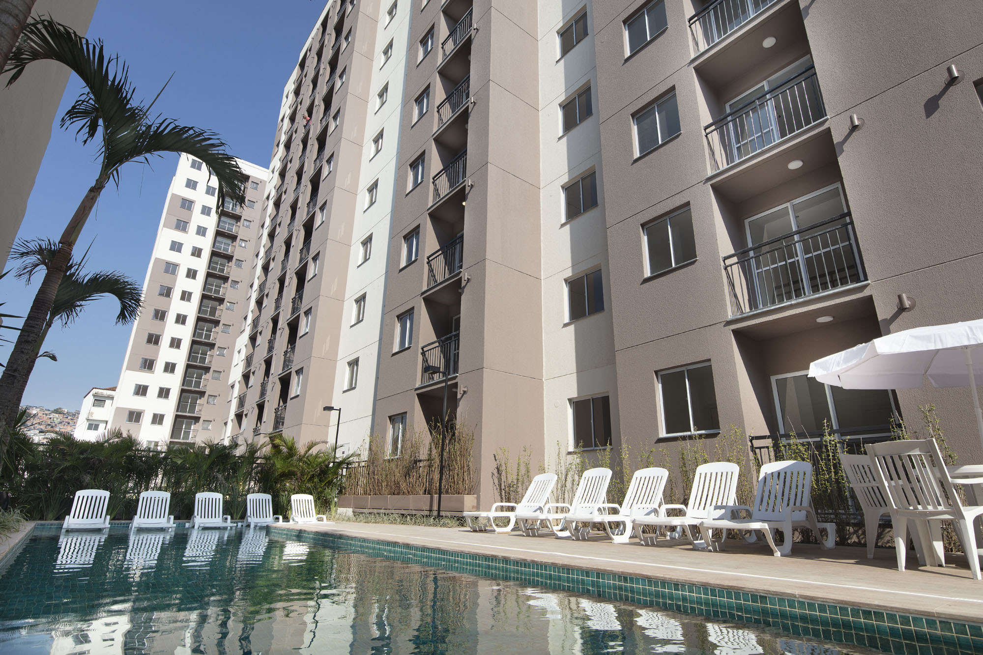 Piscina com Fachada